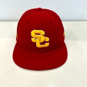 New Era USC Trojans fitted hat. Size 7 3/8 (58.7cm). Pre-owned. Good condition.